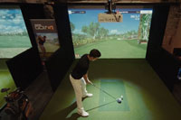 Young male plays golfin idra 2 launch monitor